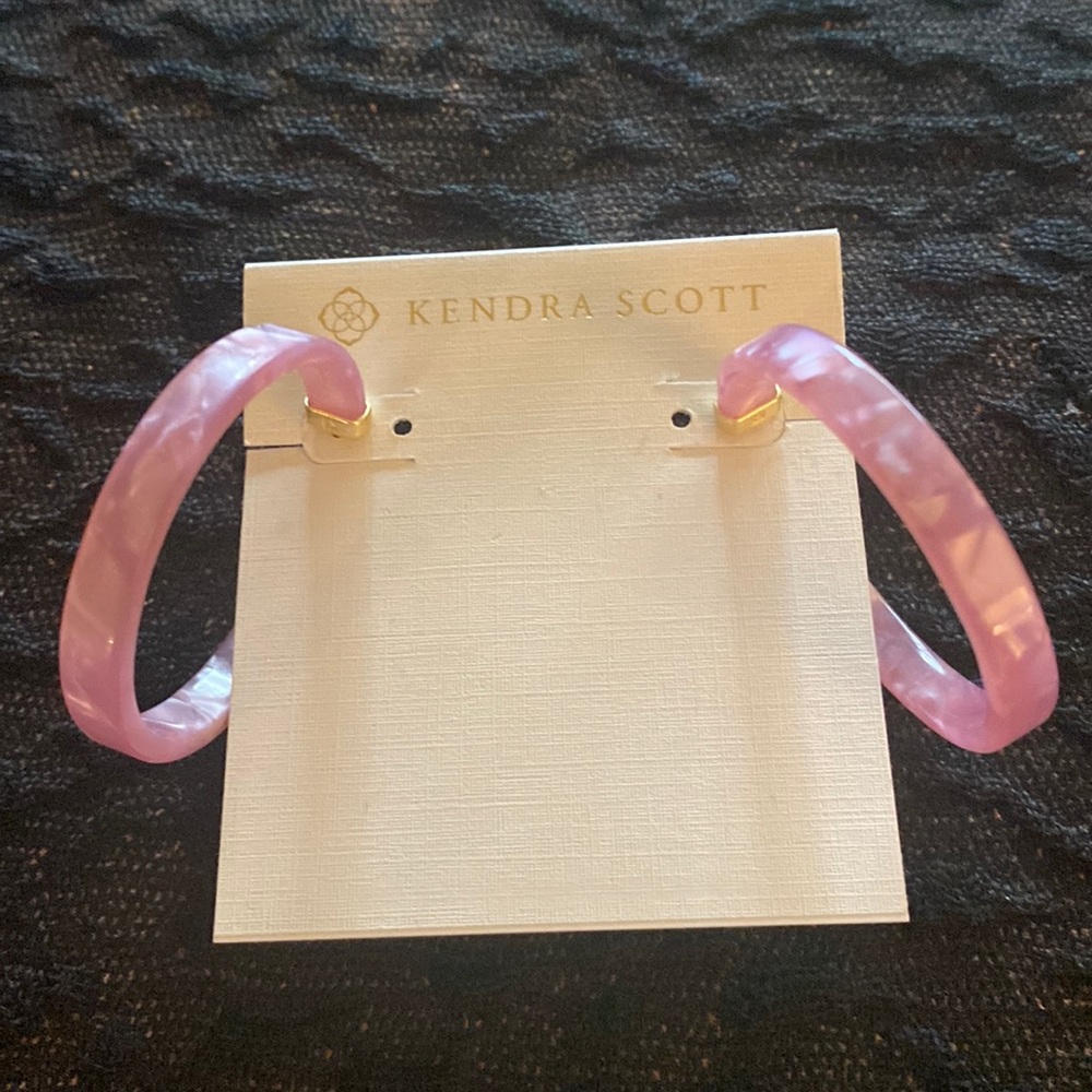 Kendra Scott pretty in pink hoop earrings worn one time. Beautiful color !